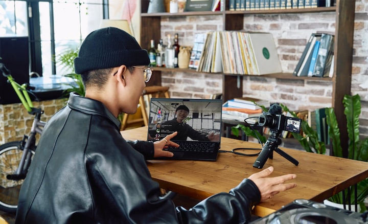 Image in which a person using the ZV-1 II as a webcam